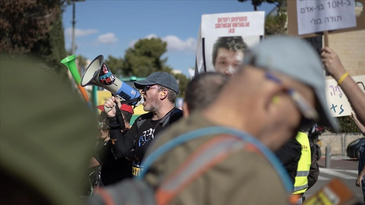 İsrail'de Başbakanlık ve Cumhurbaşkanlığı konutları önünde Netanyahu karşıtı gösteri