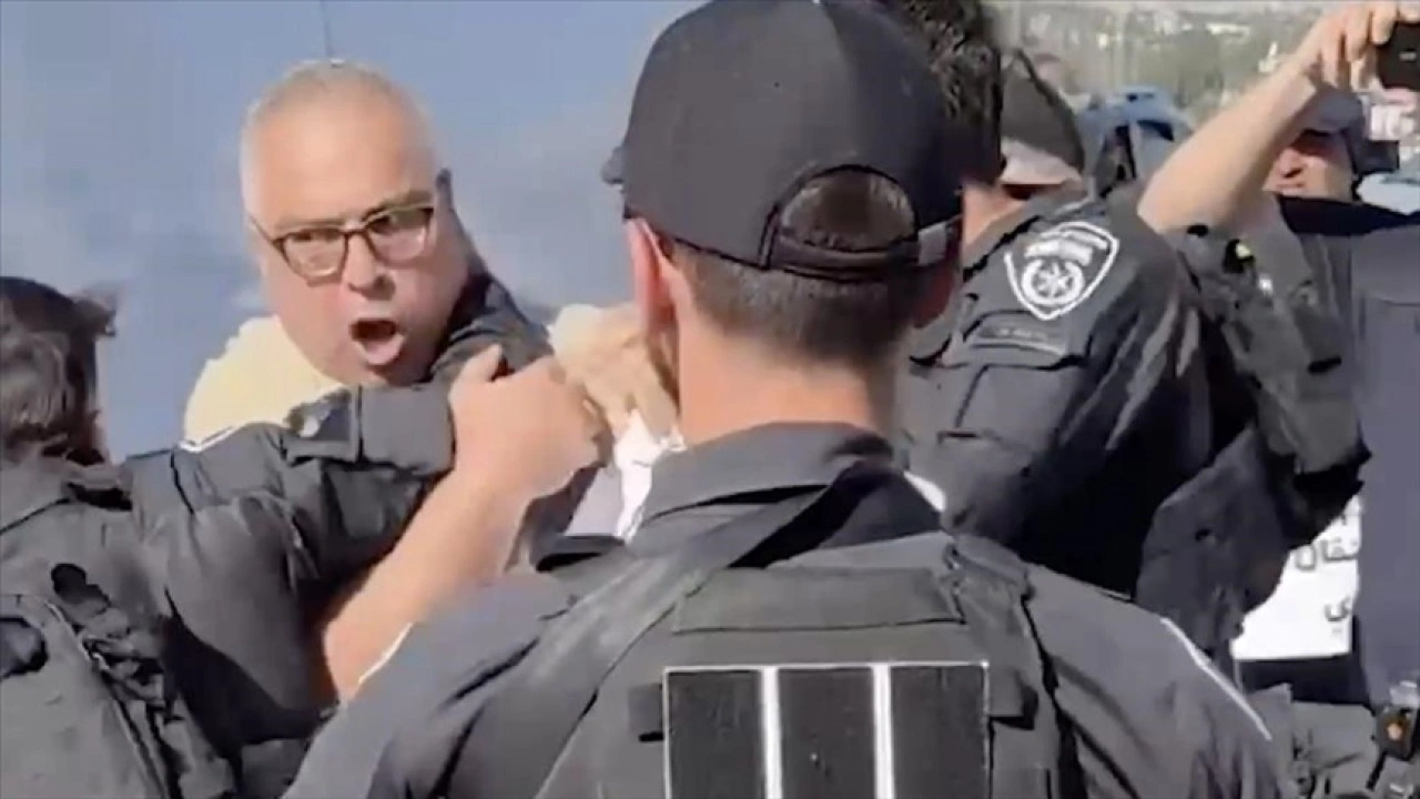 İsrail'de, Gazze'ye saldırıların durması için düzenlenen gösteriye polis müdahale etti