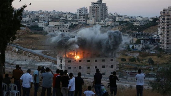 İsrail Doğu Kudüs'te Filistinlilere ait binayı patlayıcıyla yıktı