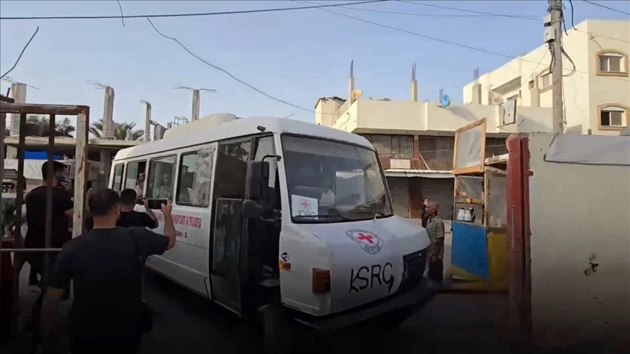 İsrail, Gazze'den alıkoyduğu 14 esiri aylar sonra serbest bıraktı
