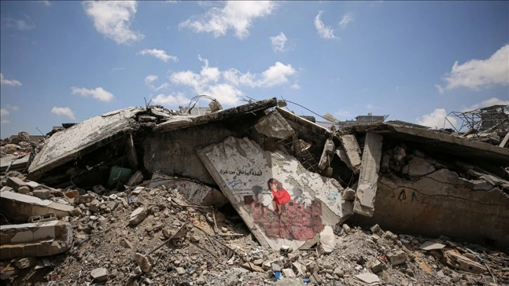 İsrail, Gazze'nin çeşitli bölgelerine düzenlediği saldırılarda 8 Filistinliyi öldürdü
