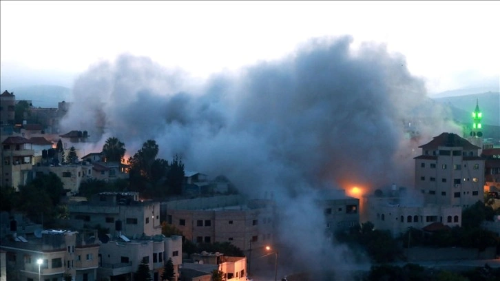 İsrail güçleri Batı Şeria'da Filistinlilere ait evi patlayıcılarla yıktı