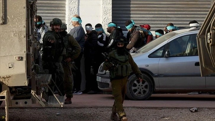 İsrail güçleri işgal altındaki Batı Şeria'da biri kadın 10 Filistinliyi gözaltına aldı