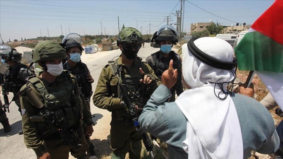 İsrail güçlerinden, Batı Şeria'da Yahudi yerleşim birimleri protestosuna müdahale