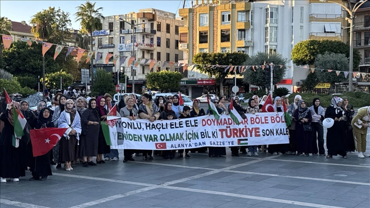 İsrail'in alıkoyduğu Küresel Sumud Filosu aktivistlerinden Arslan ve Şimşek, Alanya'da kar