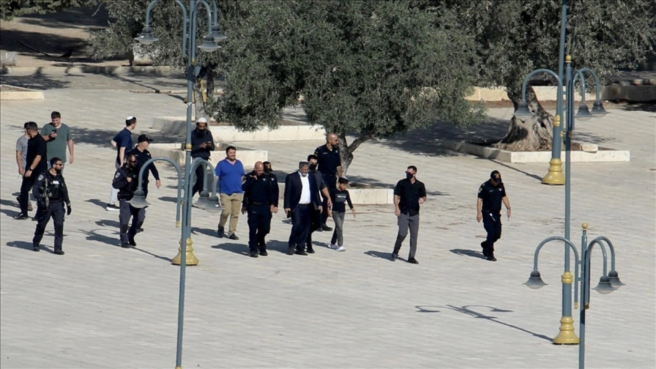 İsrail'in aşırı sağcı Ulusal Güvenlik Bakanı Ben-Gvir Mescid-i Aksa'ya baskın düzenledi