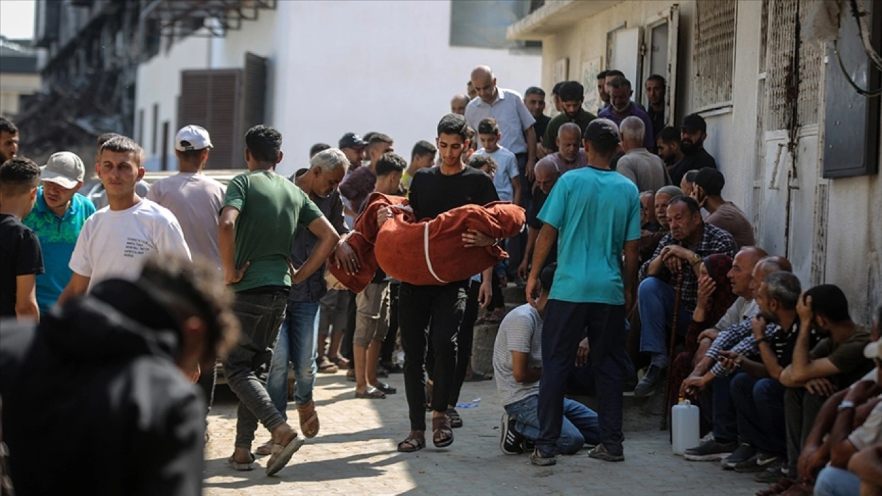 İsrail'in, Gazze'de yardım bekleyenlere yönelik saldırısında 22 Filistinli canından oldu