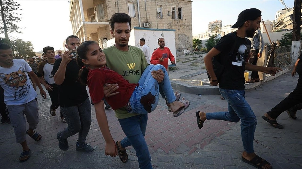 İsrail'in Gazze'de yardım bekleyenleri hedef alması sonucu 16 Filistinli hayatını kaybetti