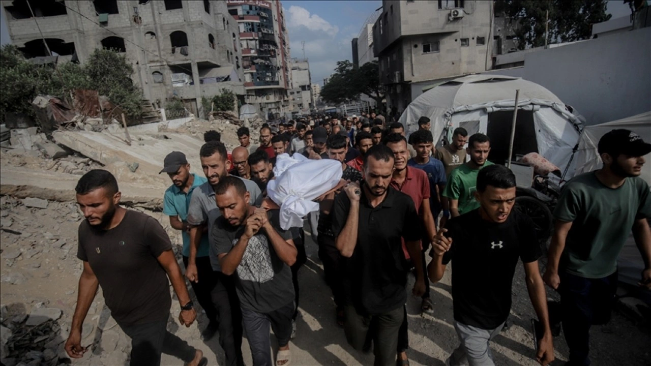İsrail'in Gazze Şeridi'ne düzenlediği saldırılarda 29 Filistinli hayatını kaybetti