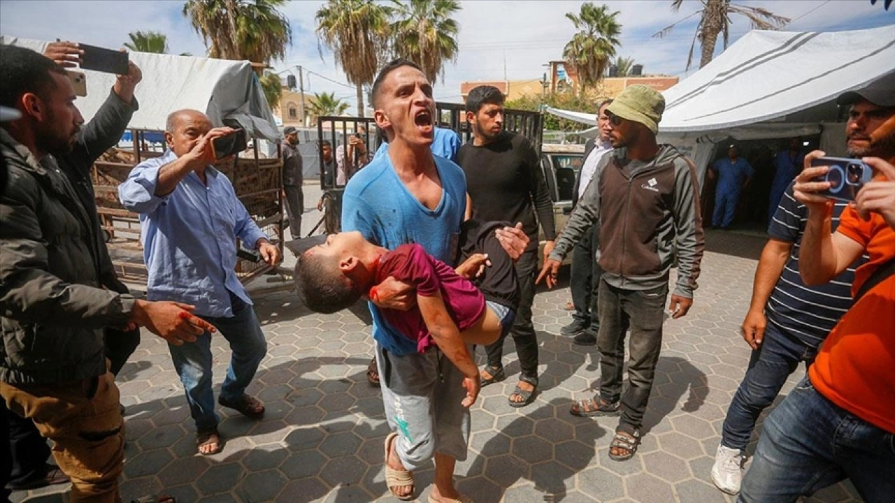 İsrail'in Gazze'ye düzenlediği saldırılarda 10 Filistinli hayatını kaybetti