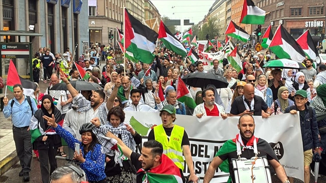 İsrail'in Gazze'ye saldırıları İsveç ve Almanya'da protesto edildi