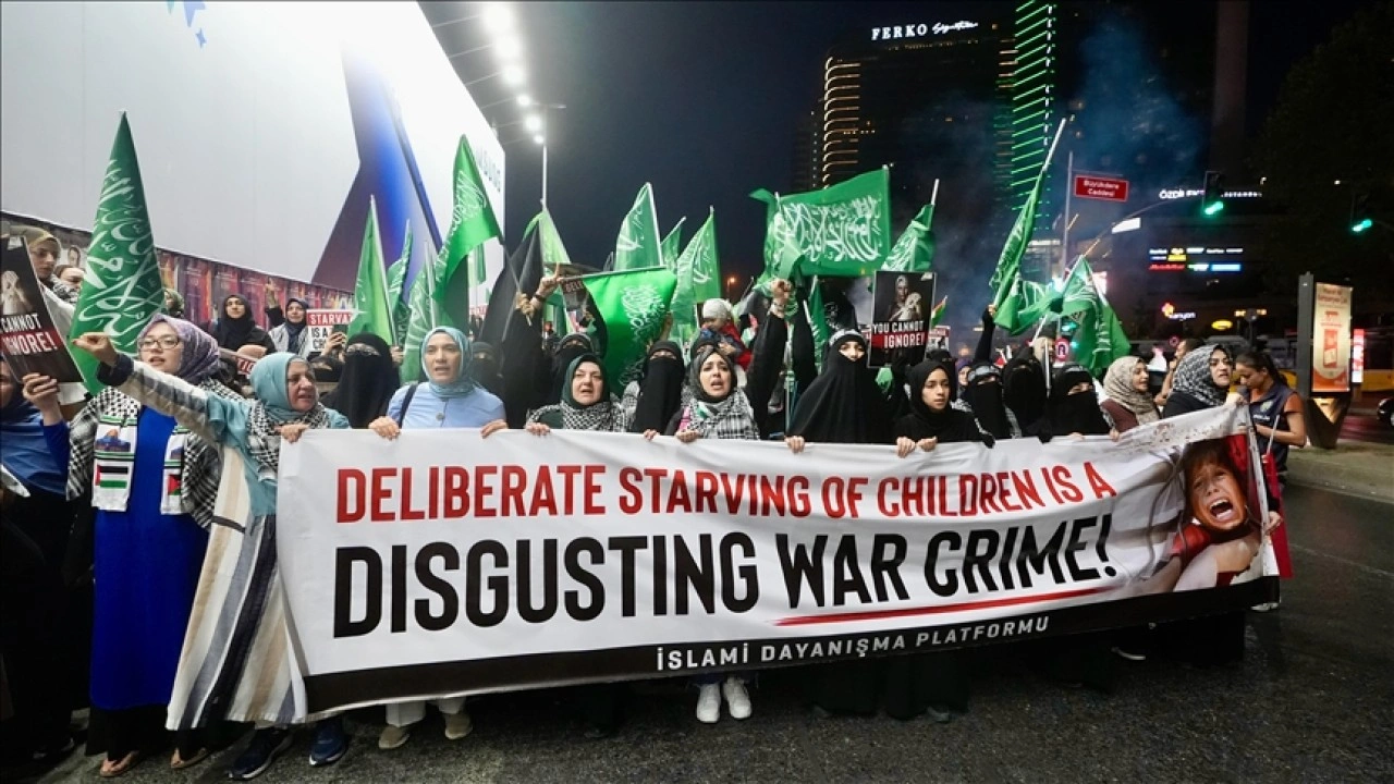 İsrail'in Gazze'ye saldırıları ve gıdaya erişimi engellemesi İstanbul'da protesto edi