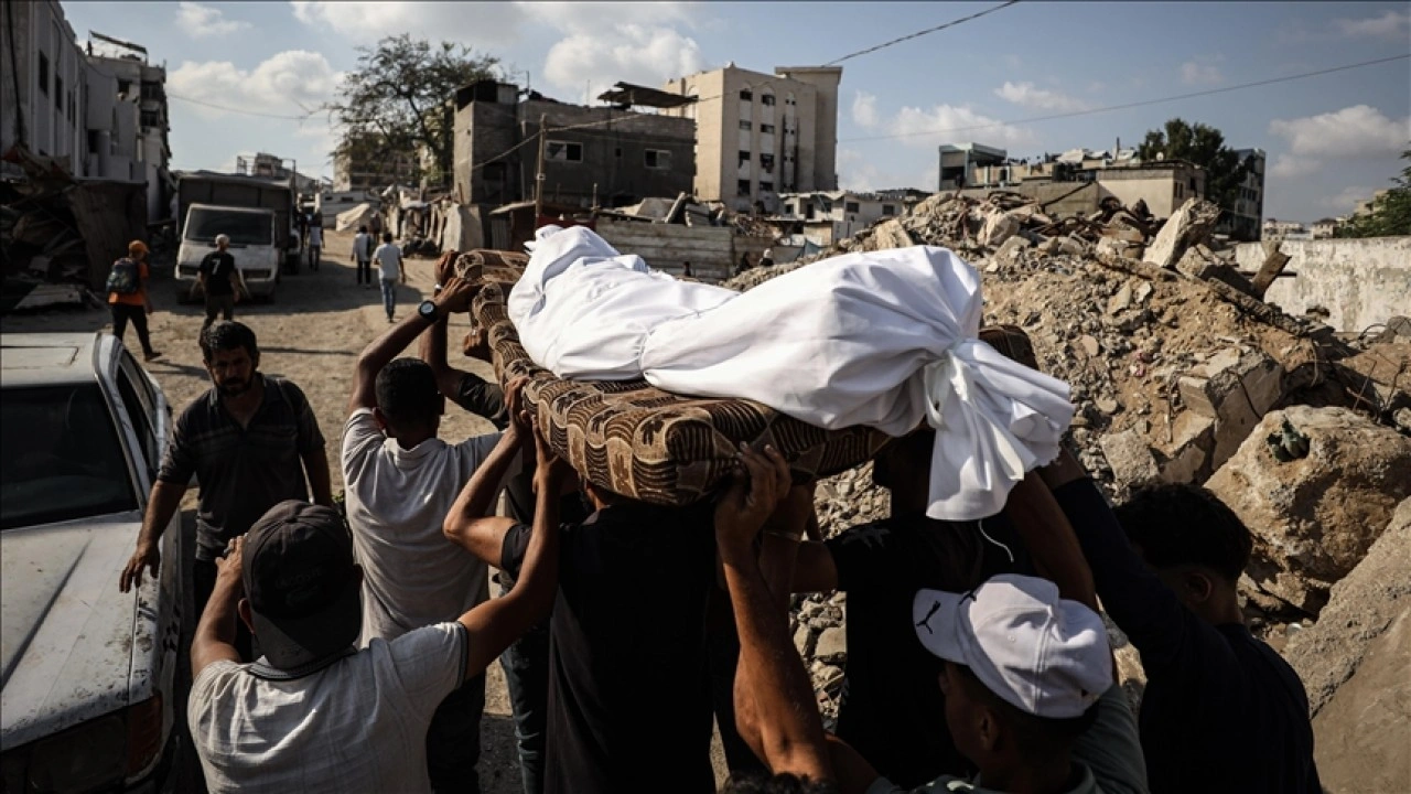 İsrail'in Gazze'ye saldırılarında can kaybı son 24 saatte 72 artarak 61 bin 330’a çıktı