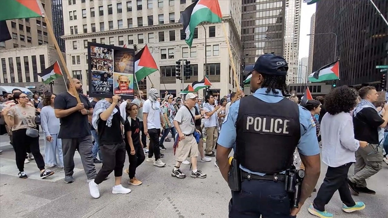 İsrail'in Gazze'ye yönelik acımasız saldırıları ABD'nin Chicago kentinde protesto edi
