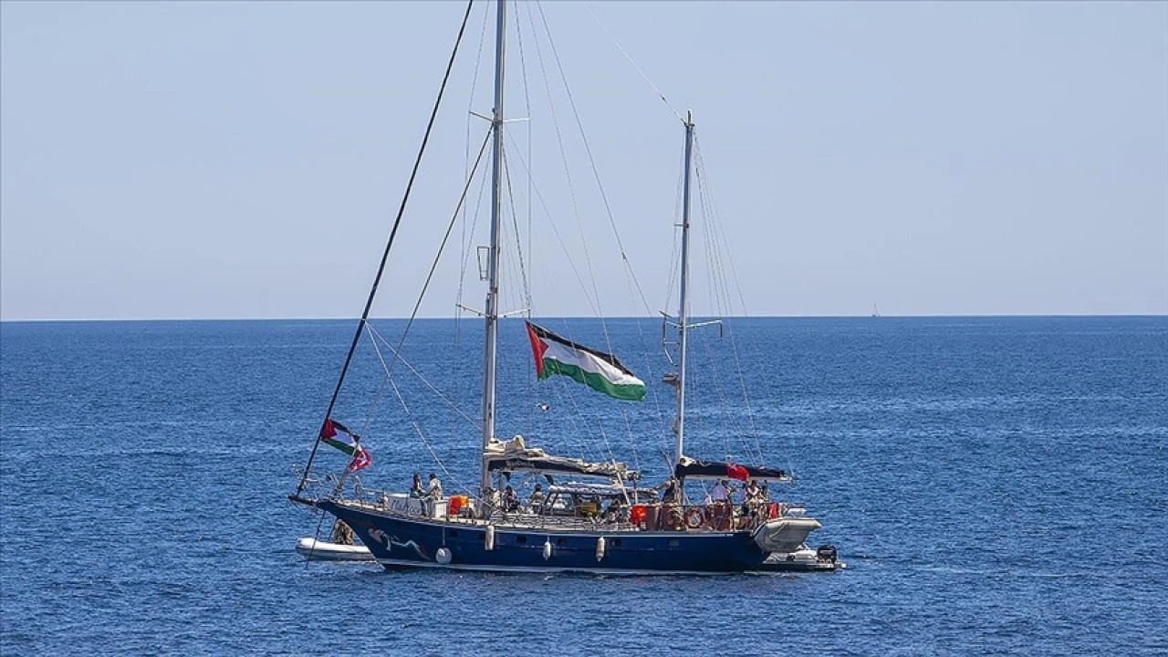 İsrail'in sınır dışı ettiği 2 Türk aktivisti taşıyan uçak Tel Aviv'den hareket etti