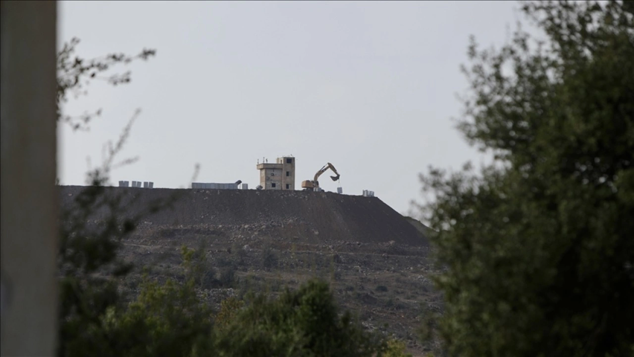 İsrail, işgal altındaki Suriye topraklarında kurduğu &uuml;ss&uuml;n yanına sahra hastanesi inşa ediyor