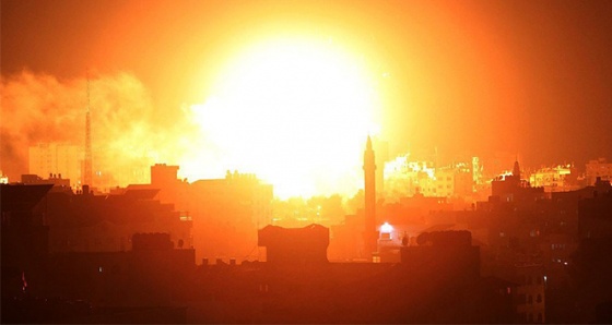 İsrail jetleri Gazze'deki Hamas hedeflerini vurmaya başladı
