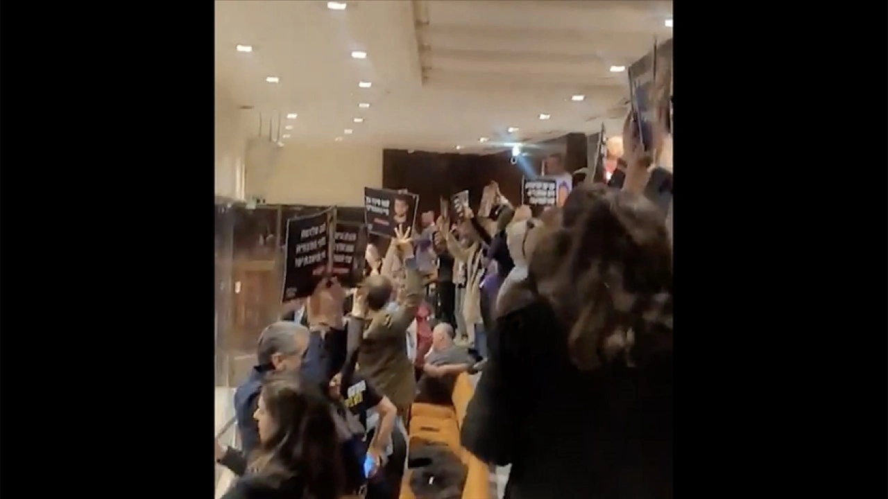 İsrail Meclisi, 7 Ekim'in araştırılması i&ccedil;in kurulacak komisyonun oylamasında karıştı