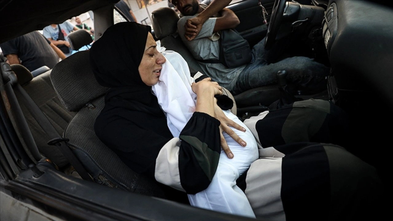 İsrail ordusu, ateşkese rağmen Gazze’ye saldırılar düzenlemeye devam ediyor