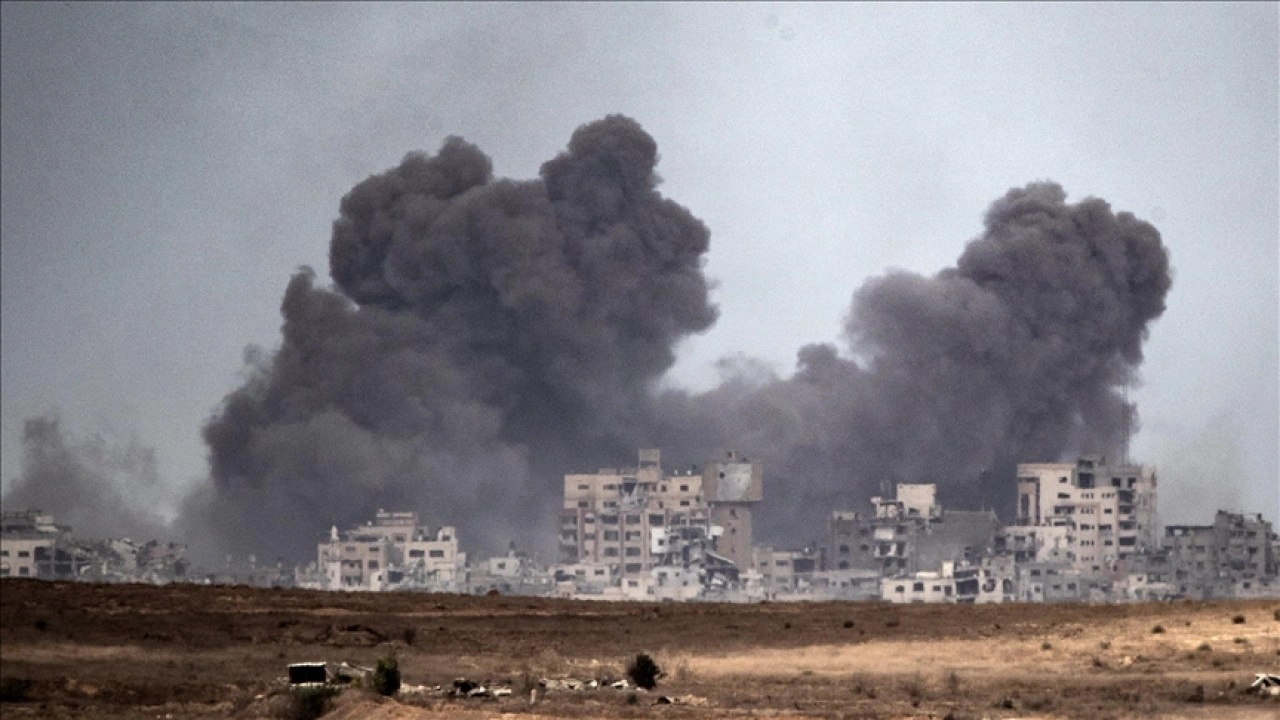 İsrail ordusu Gazze'de binaları havaya uçurdu ve bazı bölgeleri hedef aldı