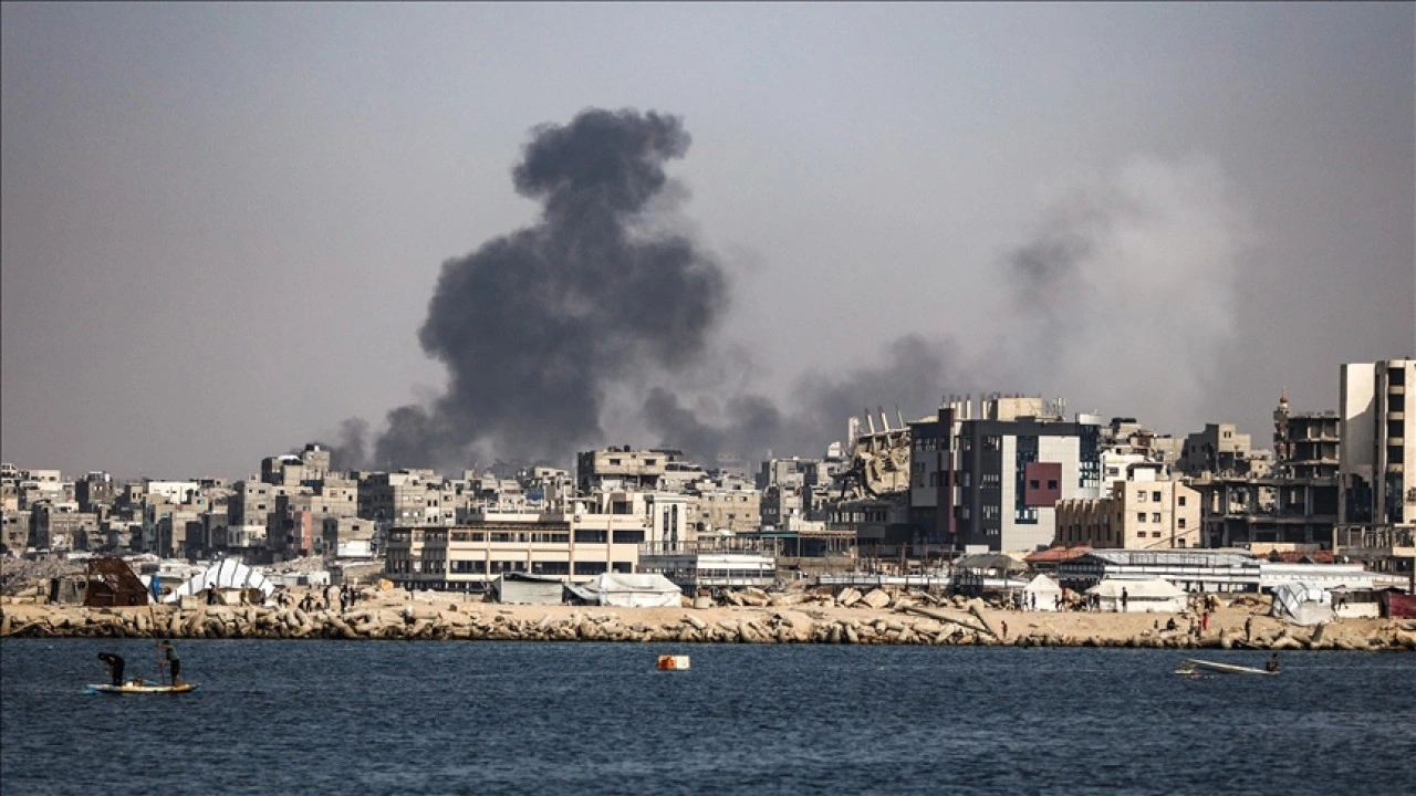 İsrail ordusu Gazze kentinde konutları yıktı, Han Yunus'u topçu atışıyla bombaladı