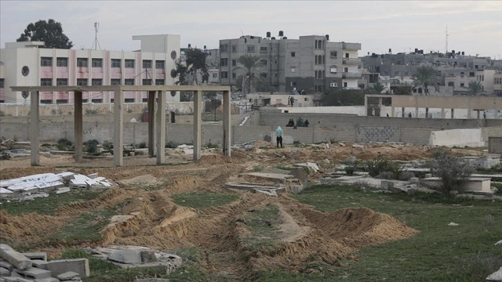 İsrail ordusu, Gazze Şeridi'nde kabristanı tahrip etti