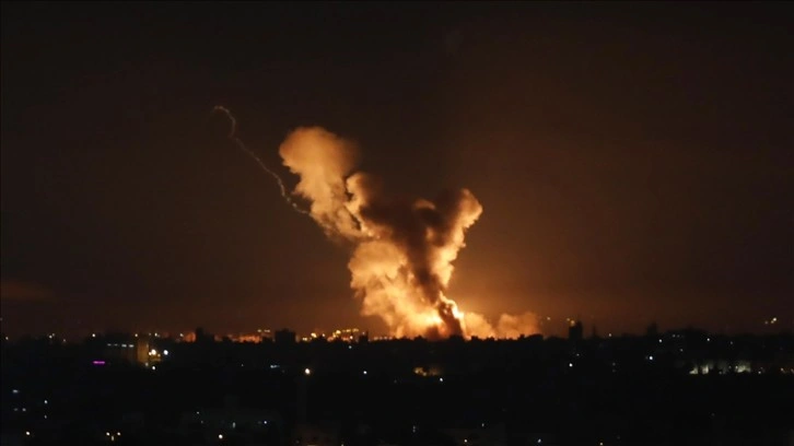 İsrail ordusu Gazze’ye saldırmaya başladığını duyurdu