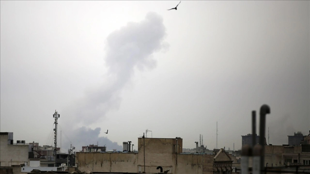 İsrail ordusu: İran'ın batı ve orta kesimlerine 400 dalga saldırı ger&ccedil;ekleştirdik