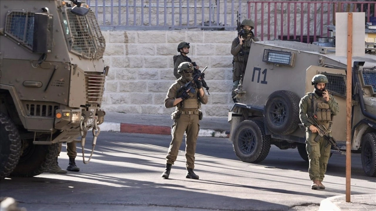 İsrail ordusu iÅŸgal altındaki Batı Åžeria'da 15 Filistinliyi gözaltına aldı