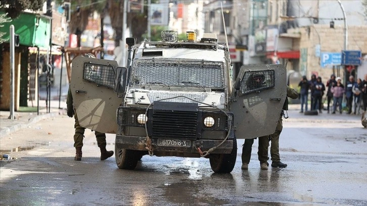 İsrail ordusu, işgal altındaki Batı Şeria'da gece baskınları düzenledi