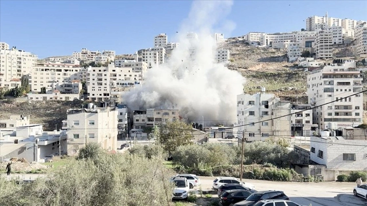 İsrail ordusu Nablus'a baskın düzenleyerek bölgeye askeri takviye gönderdi