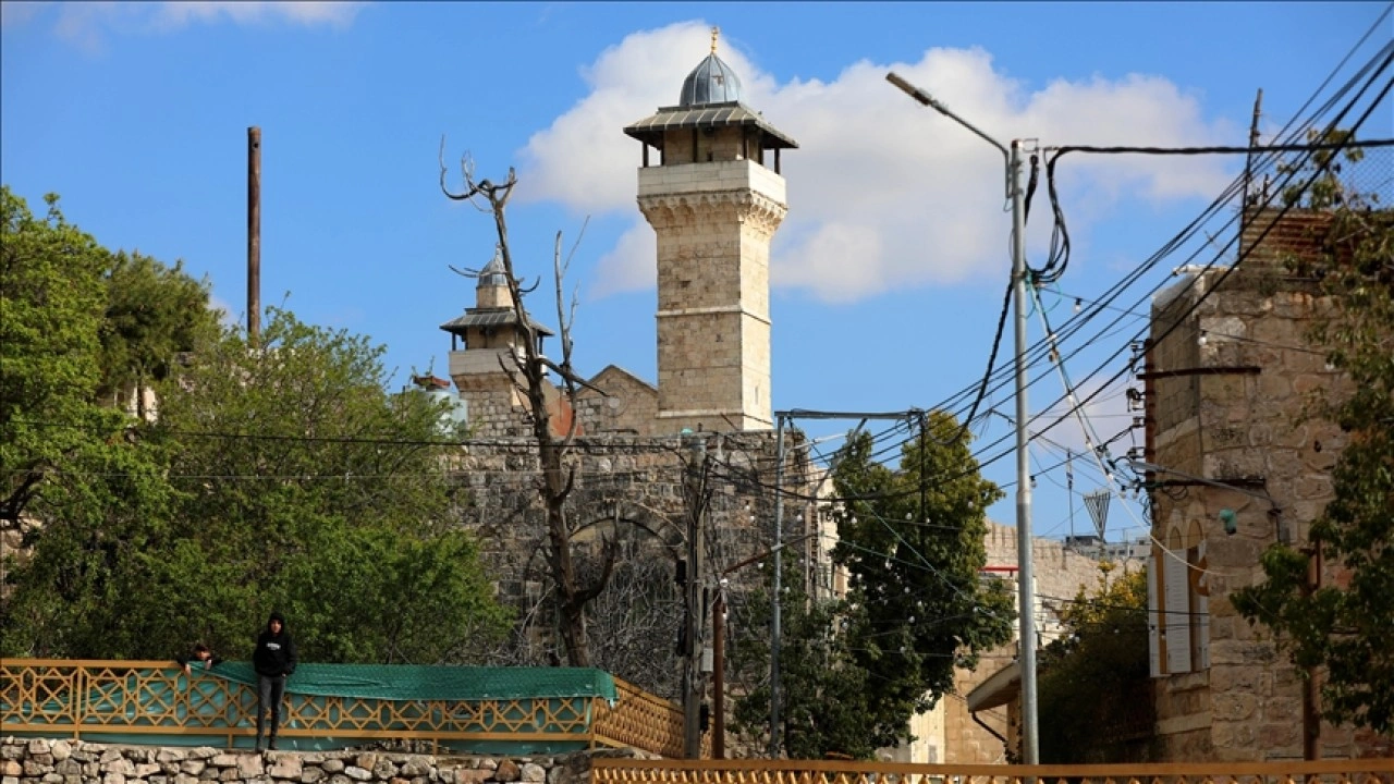İsrail ordusundan El Halil&rsquo;deki Harem-i İbrahim Camisi'nde cuma namazına kısıtlama