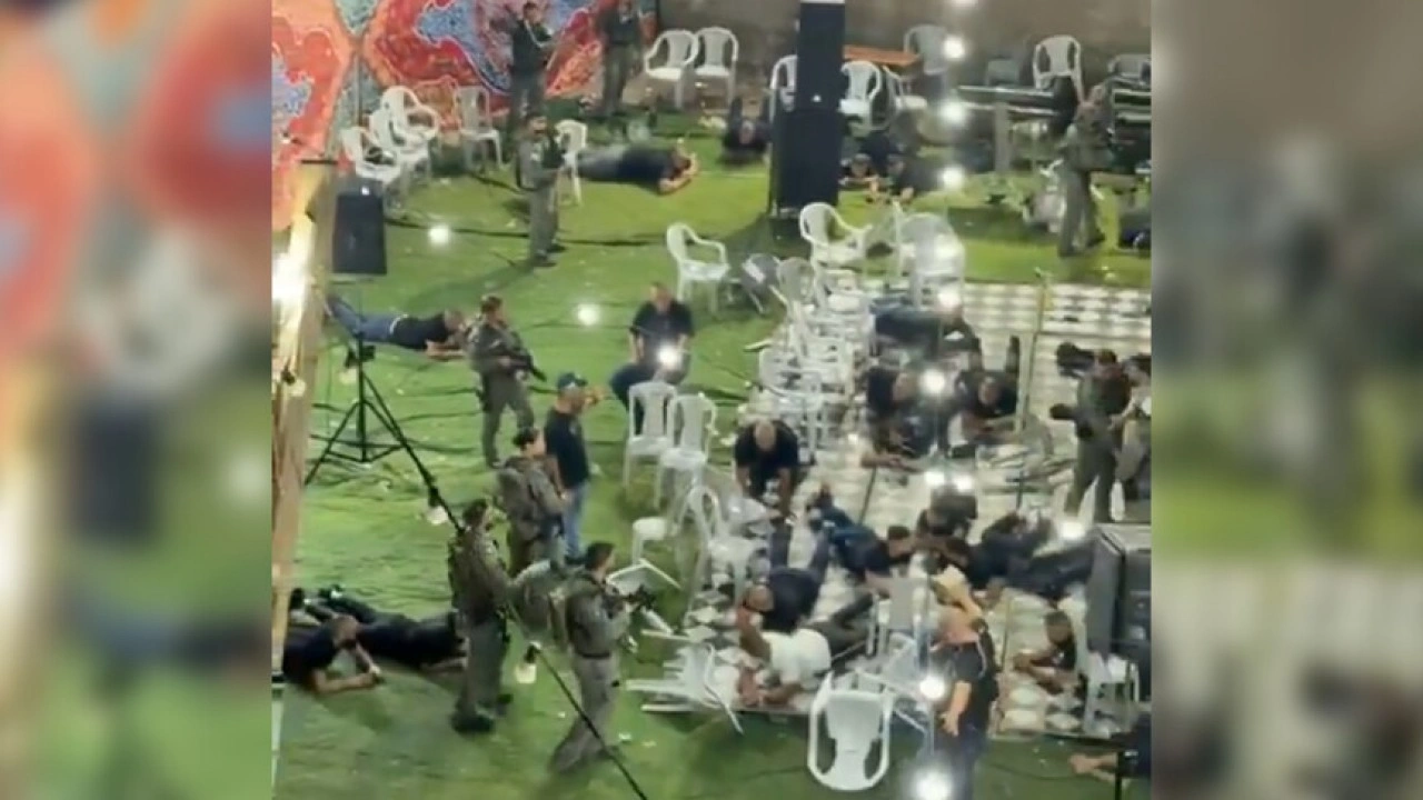 İsrail polisi, Filistinli &ccedil;iftin kına gecesine ses bombalarıyla baskın d&uuml;zenledi