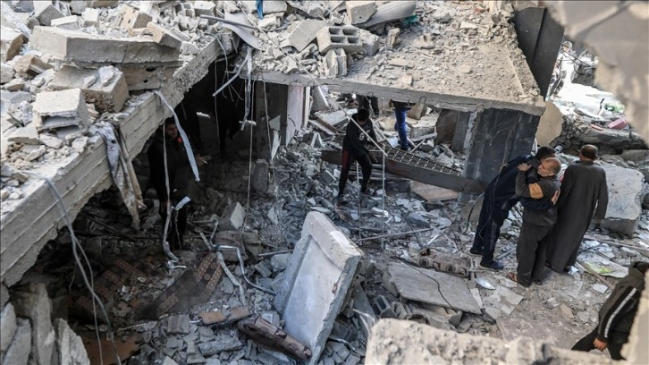 İsrail, Refah kentinde bir evi hedef aldığı saldırıyla çok sayıda Filistinliyi öldürdü