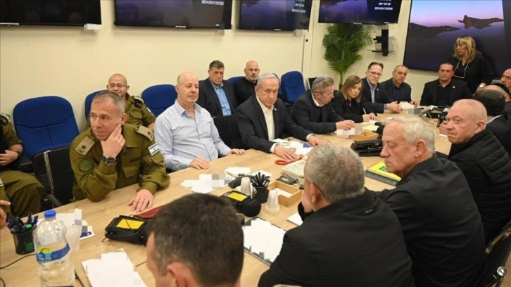 İsrail Savaş Kabinesi, Refah’ta saldırılara devam kararı aldı