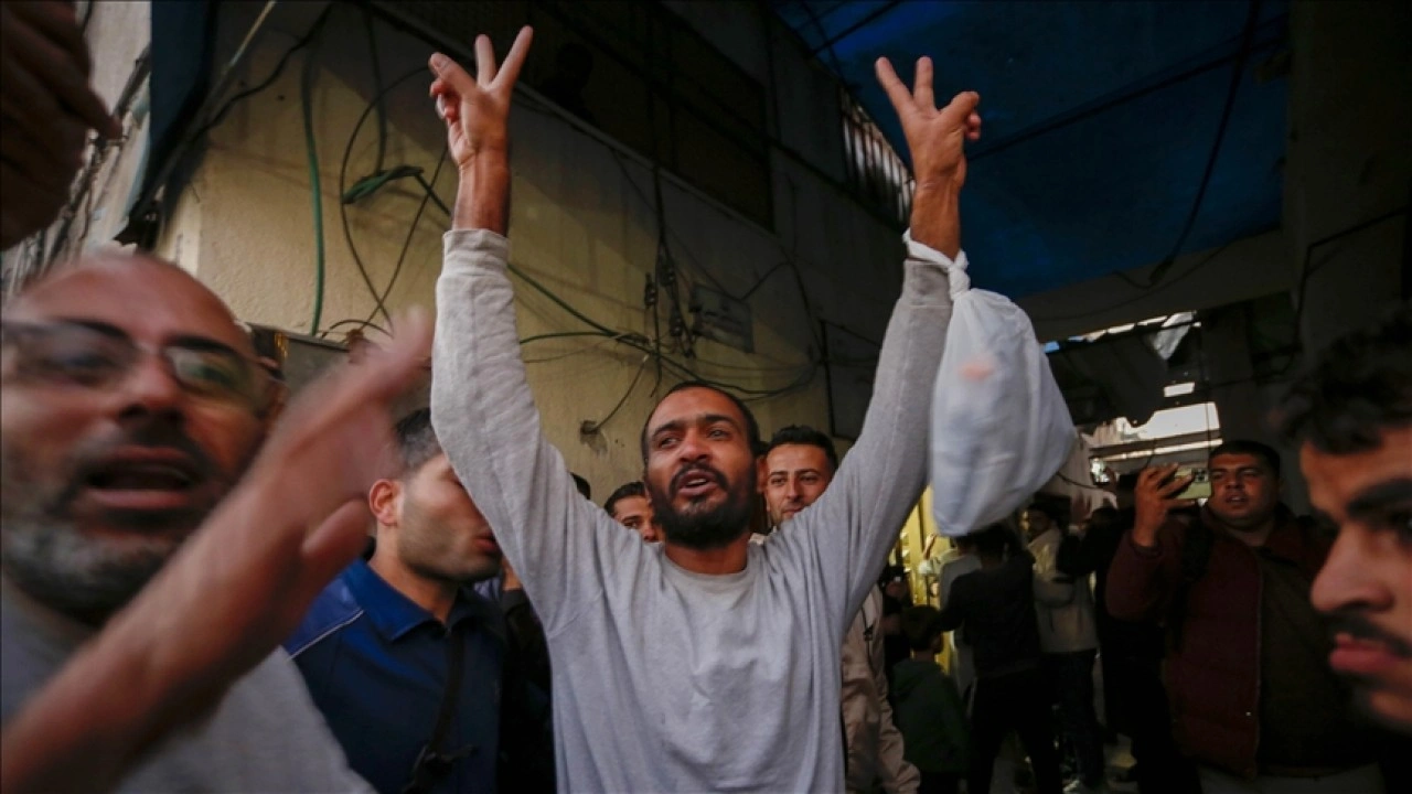 İsrail tarafından serbest bırakılan 11 Filistinli esir Gazze Şeridi'ne getirildi