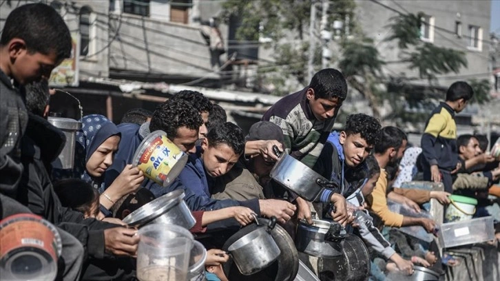 İsrail, UNRWA'ya savaş açarak Filistinlilere yardım kaynaklarını kurutmaya çalışıyor