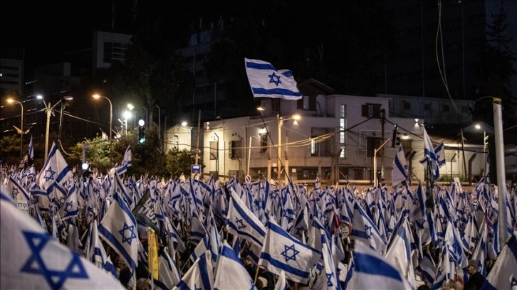 İsrail'de koalisyon hükümetinin ülkeyi ikiyi bölen tartışmalı 
