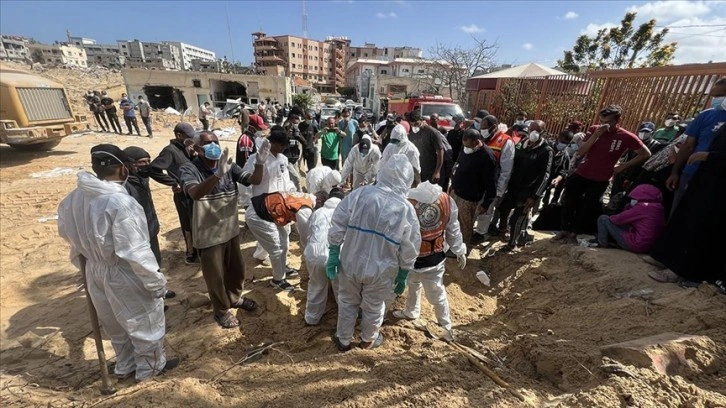 İsrail'in çekildiği Han Yunus'ta bulunan toplu mezarlar görenleri dehşete düşürüyor