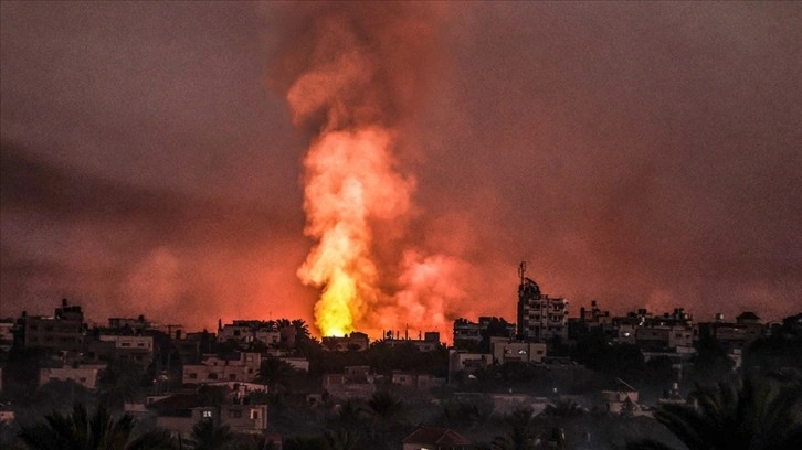İsrail'in Gazze Şeridi'ne gece boyu düzenlediği saldırılarda en az 10 kişi öldü, 20 kişi y