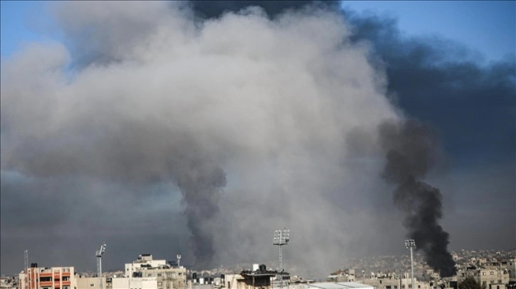 İsrail'in Gazze'de bir eve düzenlediği hava saldırısında en az 20 sivil öldü
