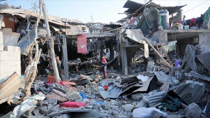 İsrail'in Gazze'nin orta ve güneyine düzenlediği saldırılarda 50 kişi öldürüldü