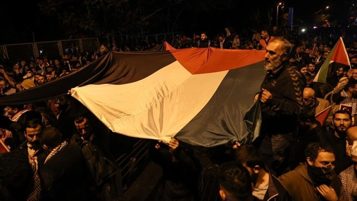 İsrail'in Gazze'ye saldırıları ABD'nin İstanbul Başkonsolosluğu önünde protesto edildi