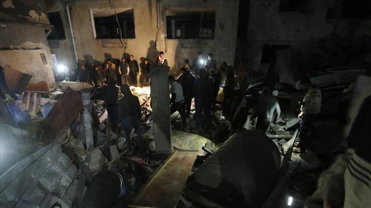 İsrail'in gece boyu Gazze'ye düzenlediği saldırılarda 60'tan fazla kişi öldürüldü