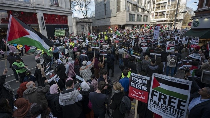 İsrail'in Mescid-i Aksa'ya yönelik saldırısı İngiltere'de protesto edildi