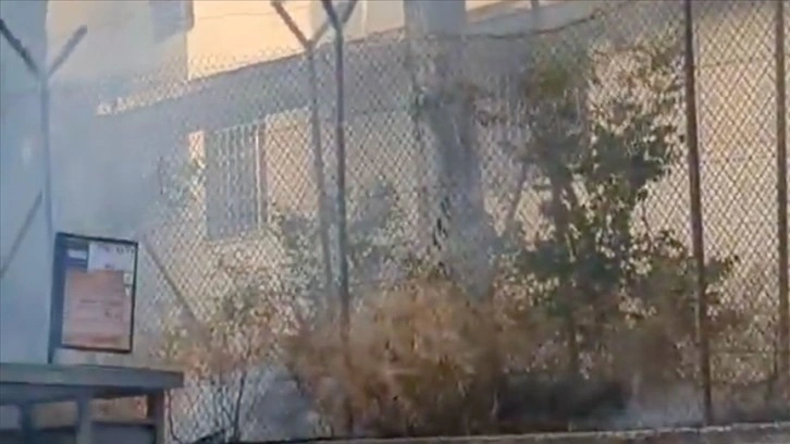 İsrailli aşırılıkçılar işgal altındaki Doğu Kudüs'te UNRWA Genel Merkezi'nin çevresini ate