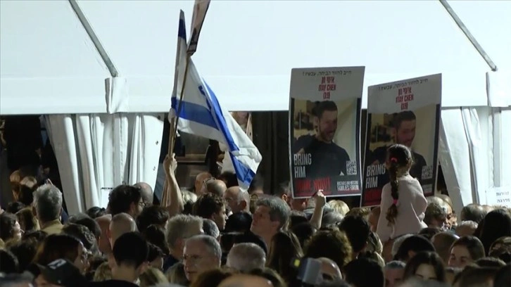 İsrailli esir yakınları Tel Aviv'de gösteri düzenledi