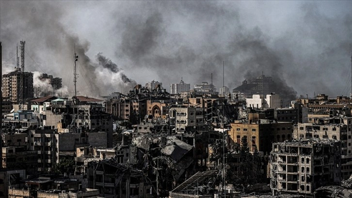İsrailliler, bombardımanları altındaki Gazze'de 
