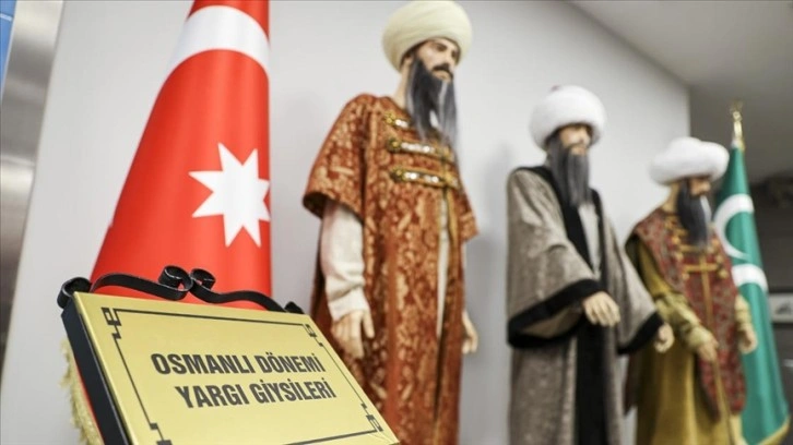 İstanbul Adliyesi'nde geçmişten bugüne yargı çalışanlarının giysileri sergilendi