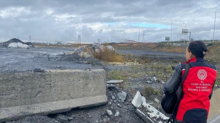 İstanbul Arnavutköy'de çevre kirliliğine neden olan atıklar temizlendi